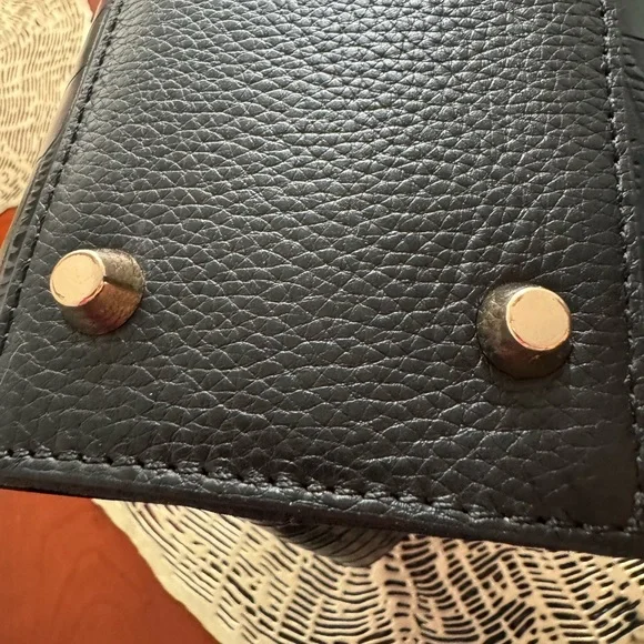 F&W STYLE | Small Croc Embossed Black Leather Handbag - Picture 11 of 11